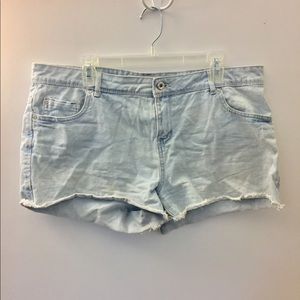 Gorgeous denim jean shorts for the summer